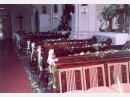 Blumendekoration in unweite Kirche