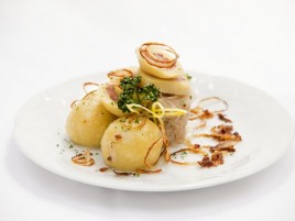 Kartoffelknödel mit Rauchfleisch gefüllt